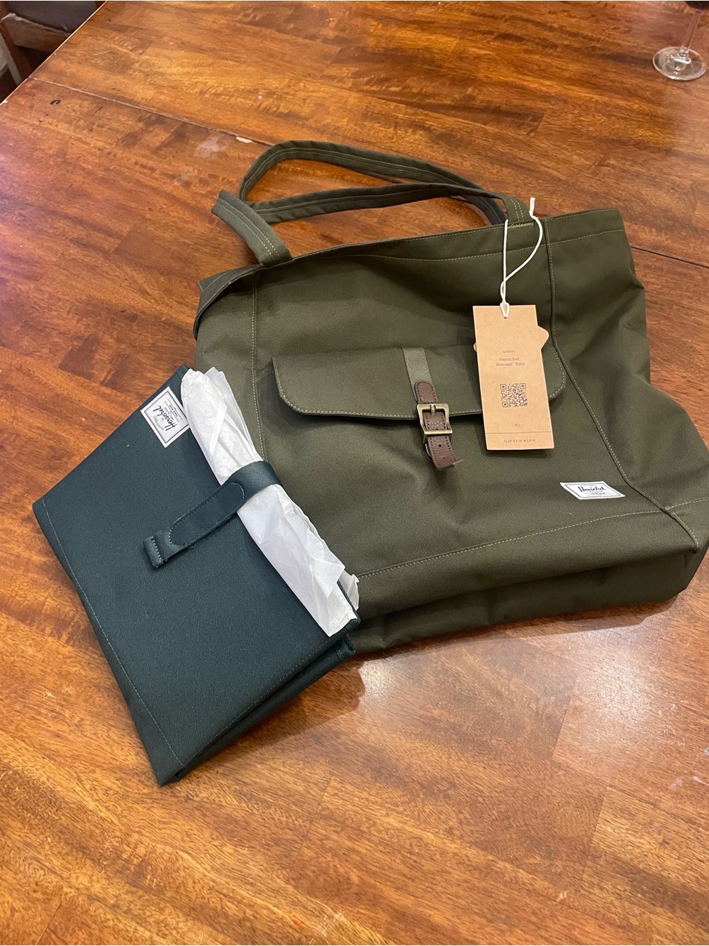 NWT Herschel Retreat Tote Ivy Green 20L w/ Changing Pad